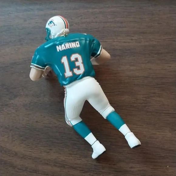 Dan Marino Hallmark Ornament Miami Dolphins - Picture 3 of 5